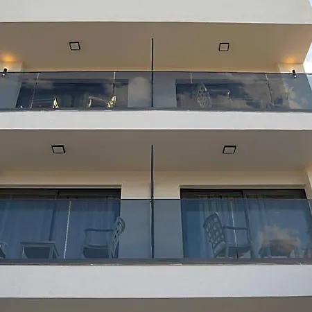 Hotel Rooms365 *