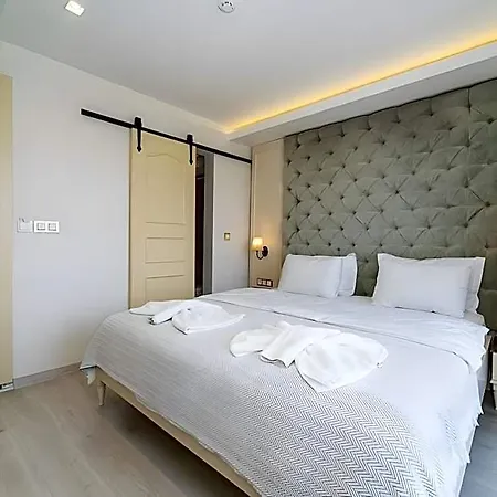 Hotel Rooms365 *