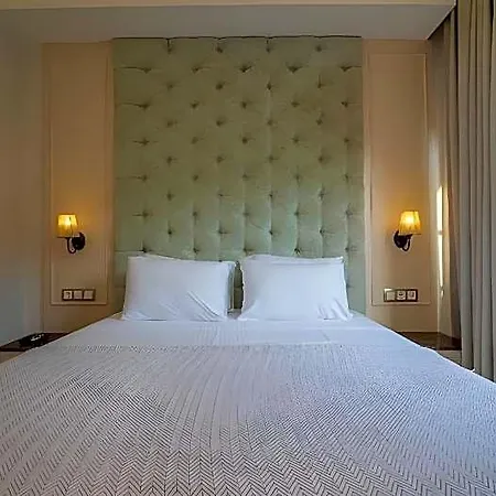 Hotel Rooms365 *
