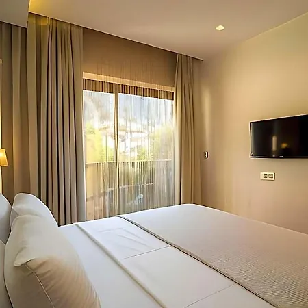 Hotel Rooms365 *