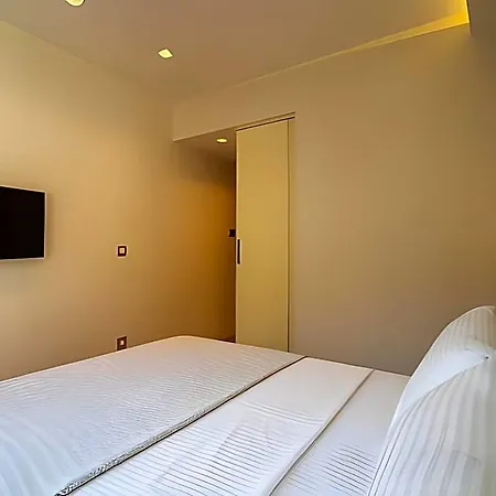 Hotel Rooms365