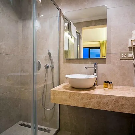 Hotel Rooms365 *