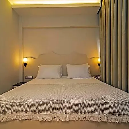 Hotel Rooms365 *